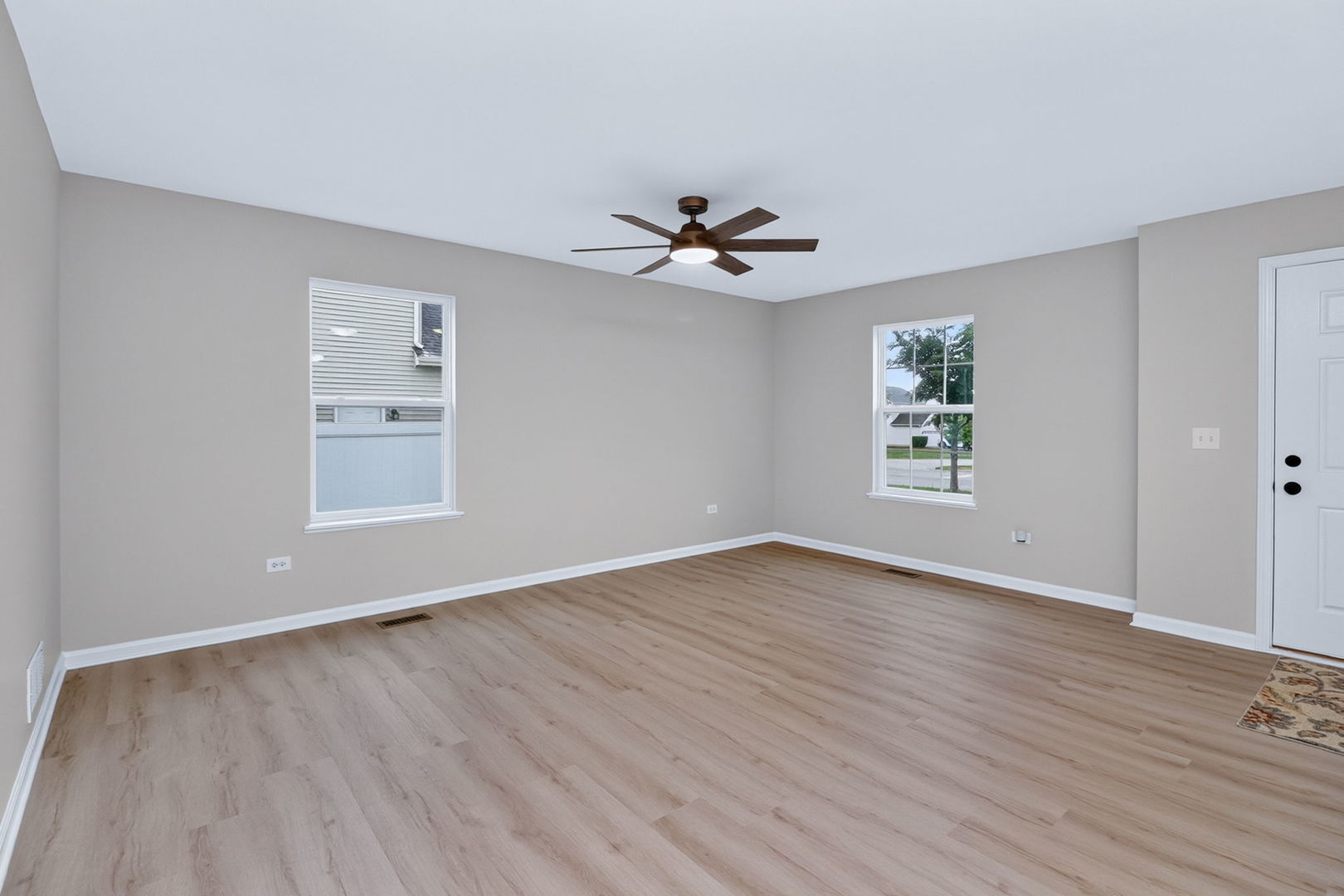 1816 Oxford Way Property Photo 3