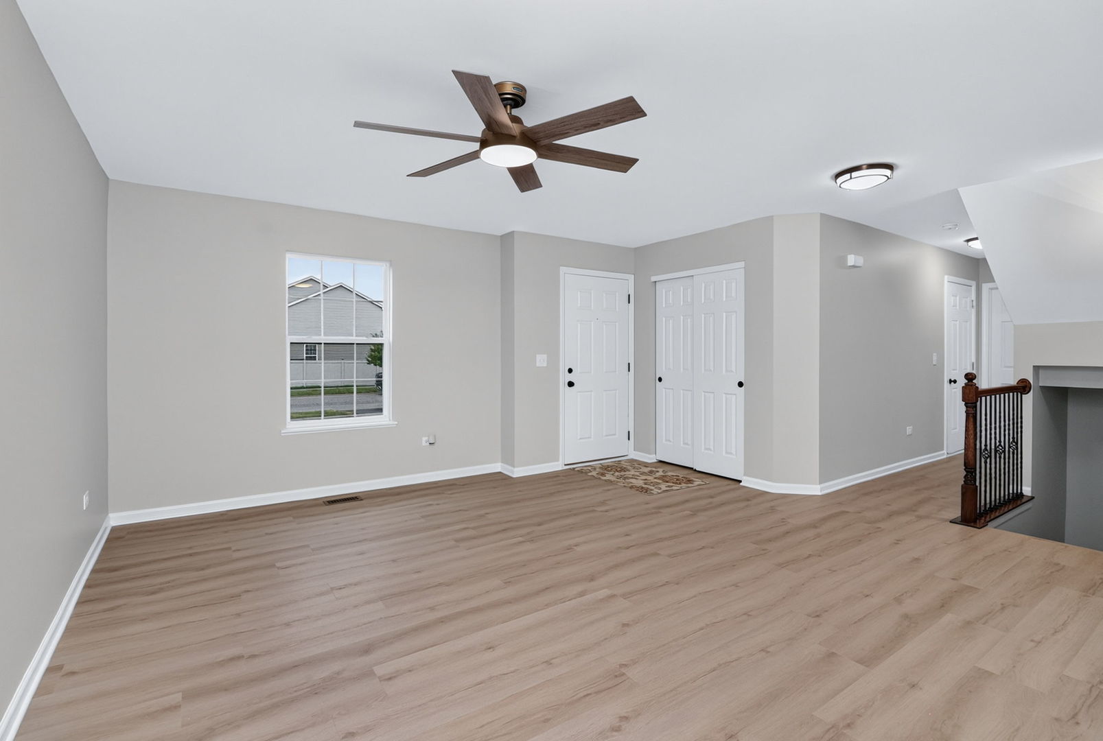 1816 Oxford Way Property Photo 4