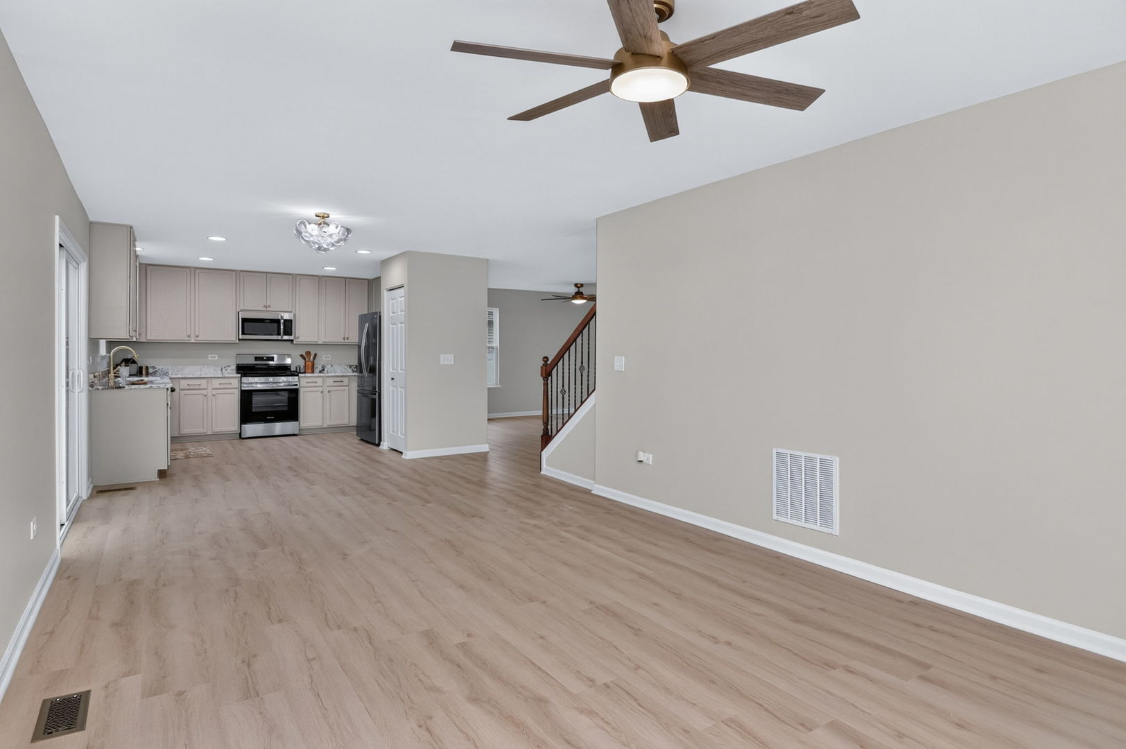 1816 Oxford Way Property Photo 13