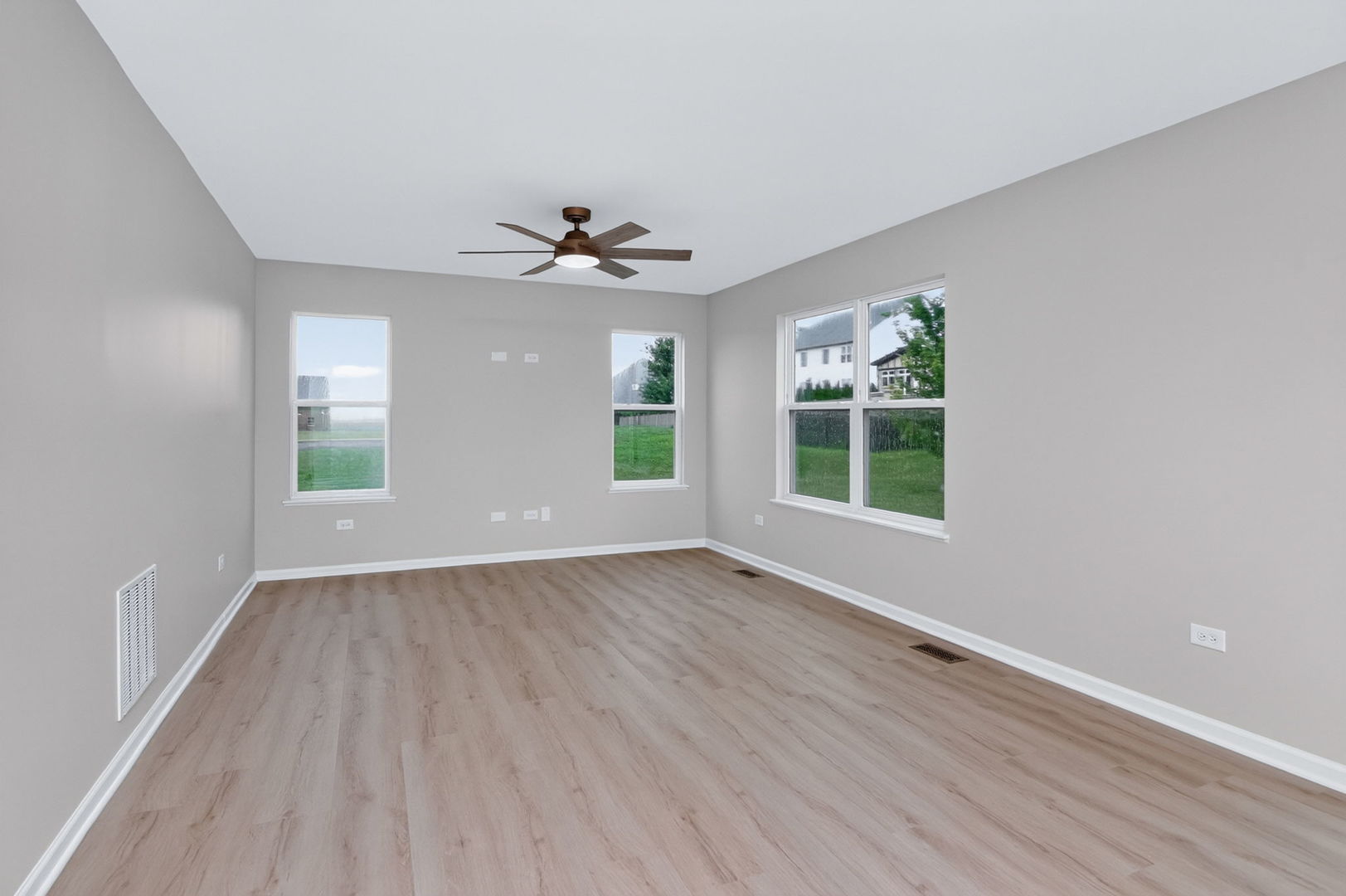 1816 Oxford Way Property Photo 14