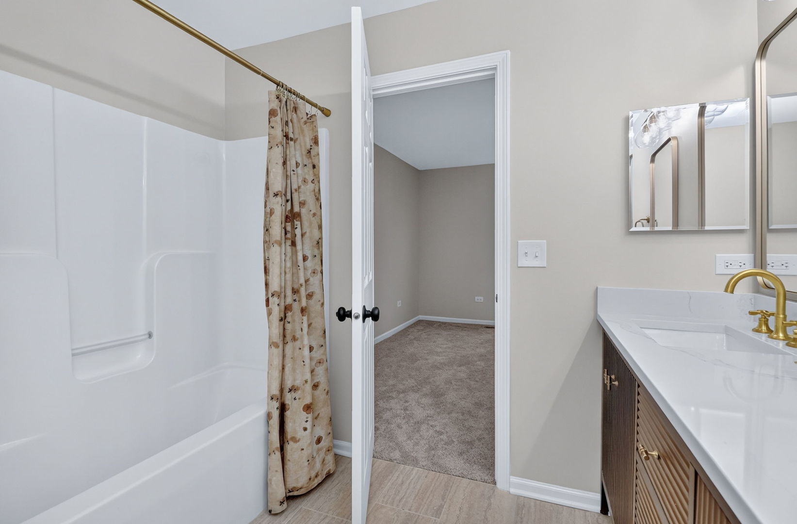 1816 Oxford Way Property Photo 20