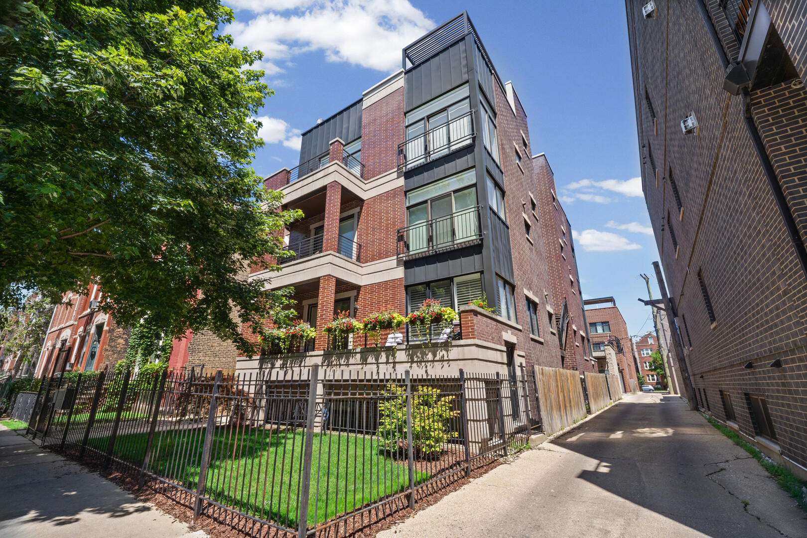 831 N Paulina Street 2e Property Photo 1