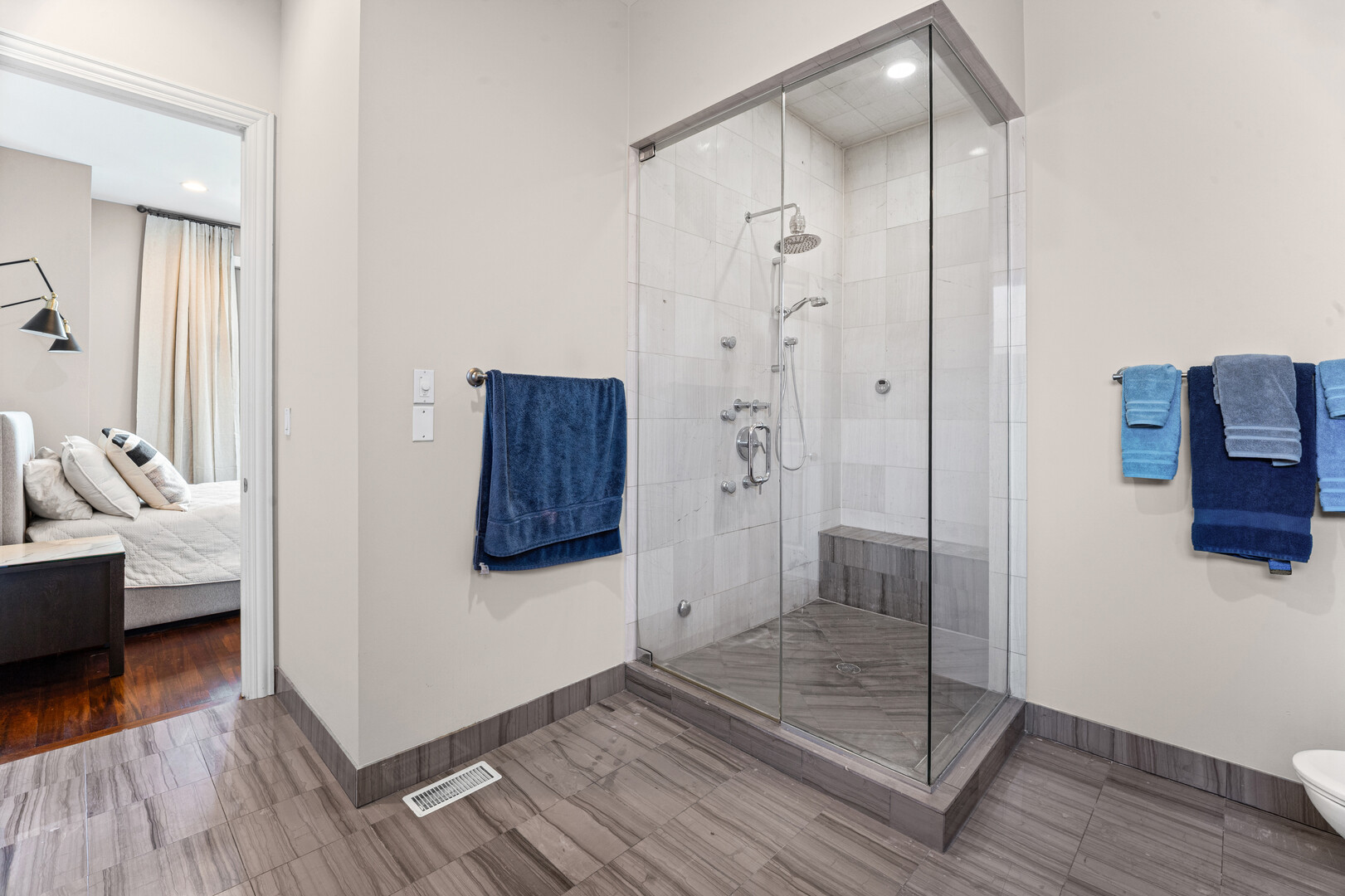 831 N Paulina Street 2e Property Photo 15