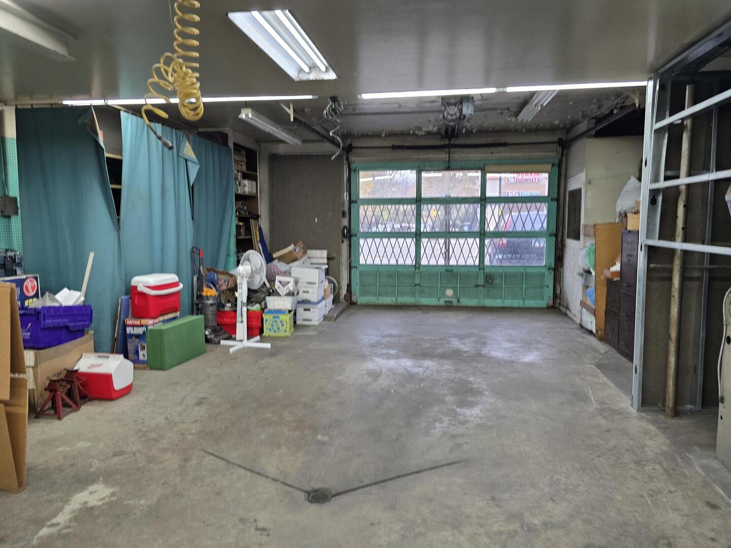 6243 N Clark Street Property Photo 8