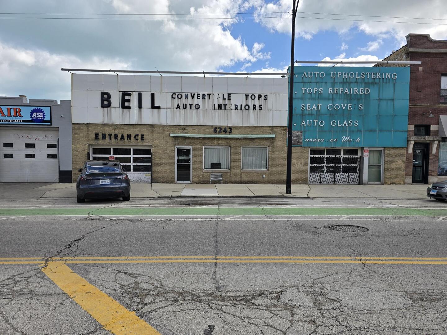 6243 N Clark Street Property Photo 15
