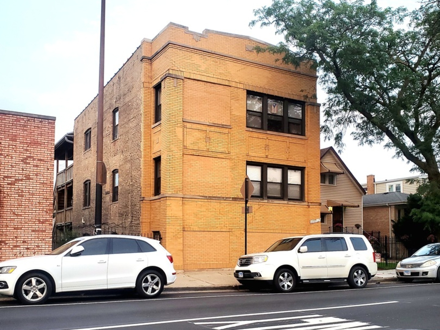 2747 N Oak Park Avenue Property Photo 1