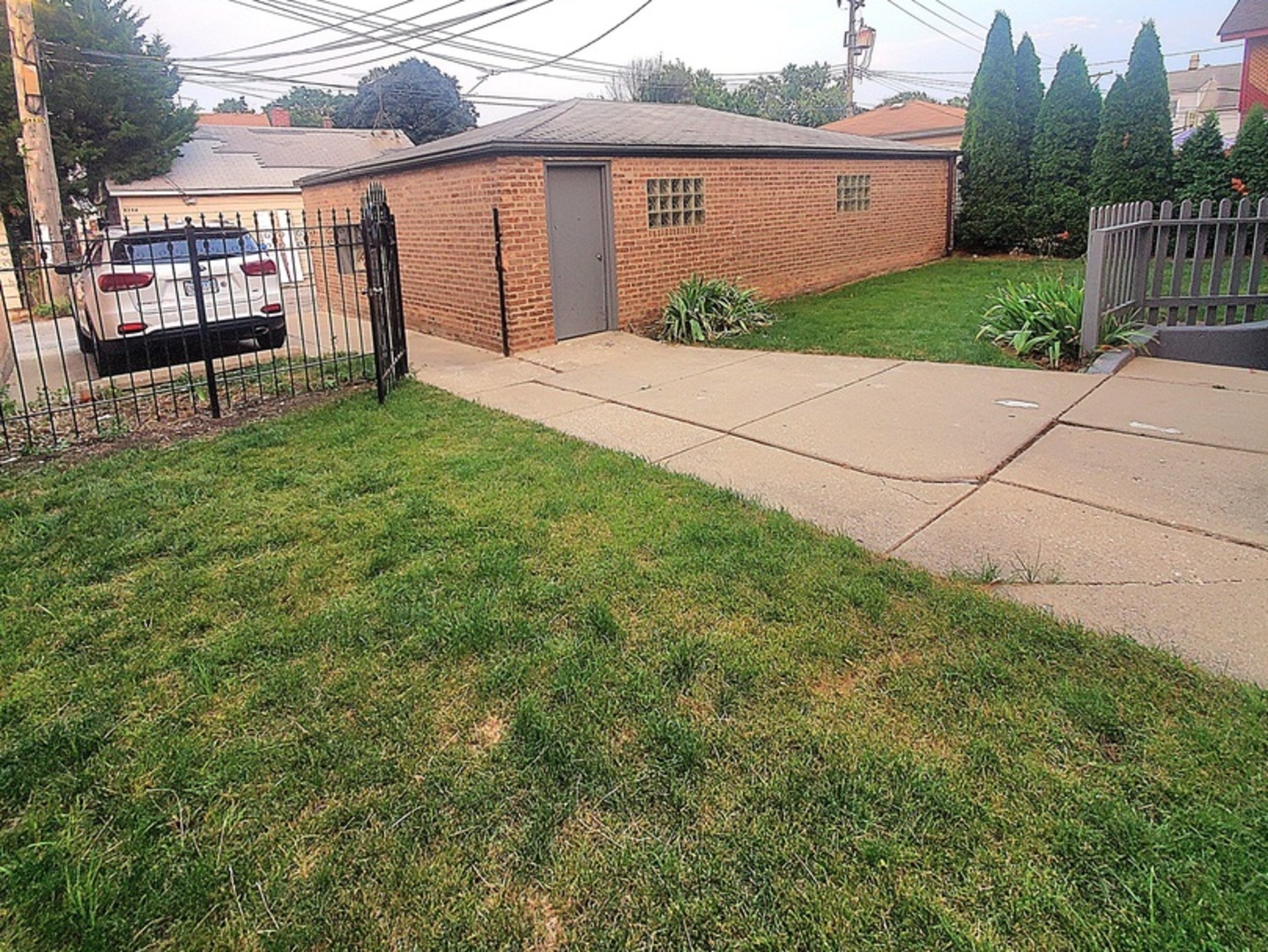 2747 N Oak Park Avenue Property Photo 8