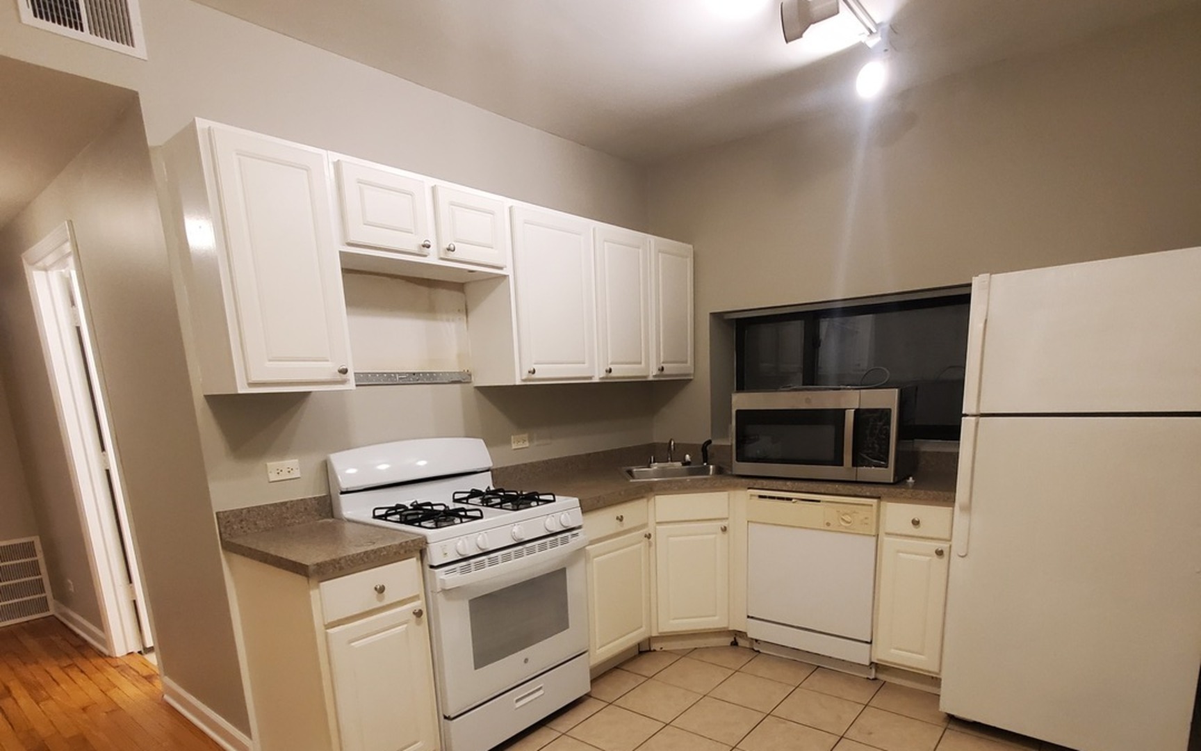 2747 N Oak Park Avenue Property Photo 12