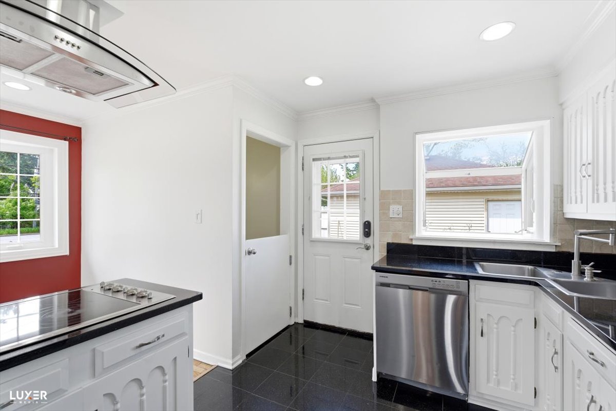 2 Washington Street Property Photo 12