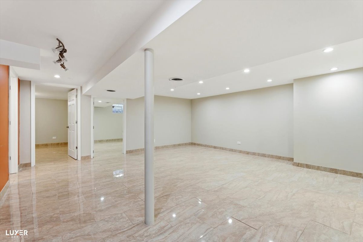 2 Washington Street Property Photo 21
