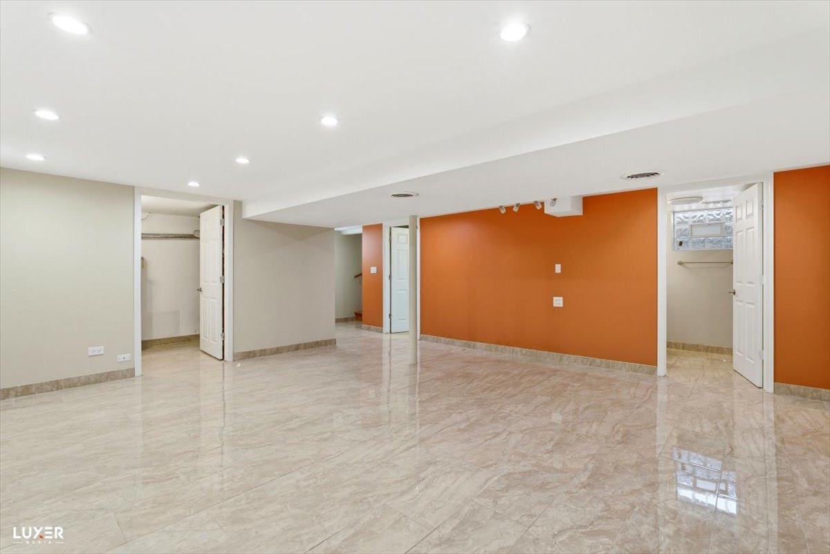 2 Washington Street Property Photo 22