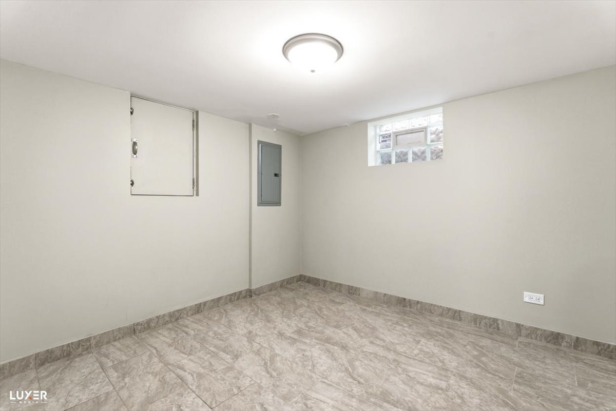 2 Washington Street Property Photo 25