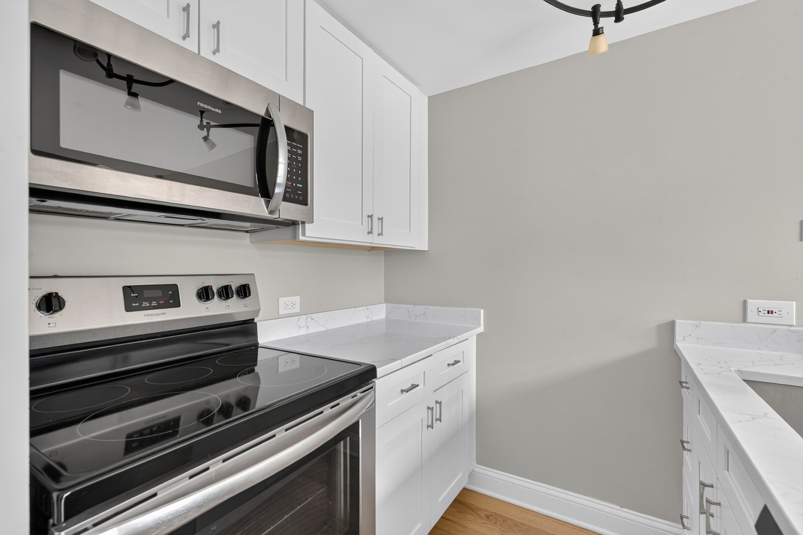 1221 N Dearborn Street 812n Property Photo 4