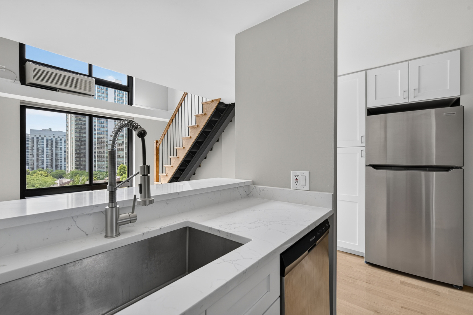1221 N Dearborn Street 812n Property Photo 6