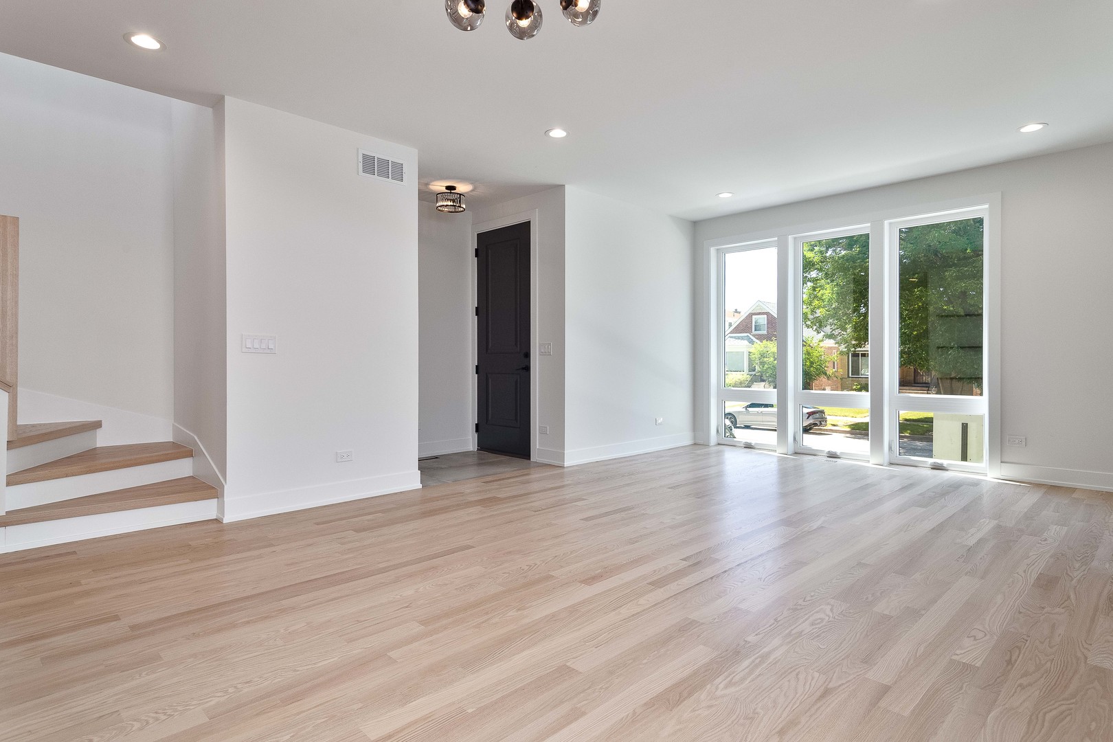 5355 N Melvina Avenue Property Photo 12