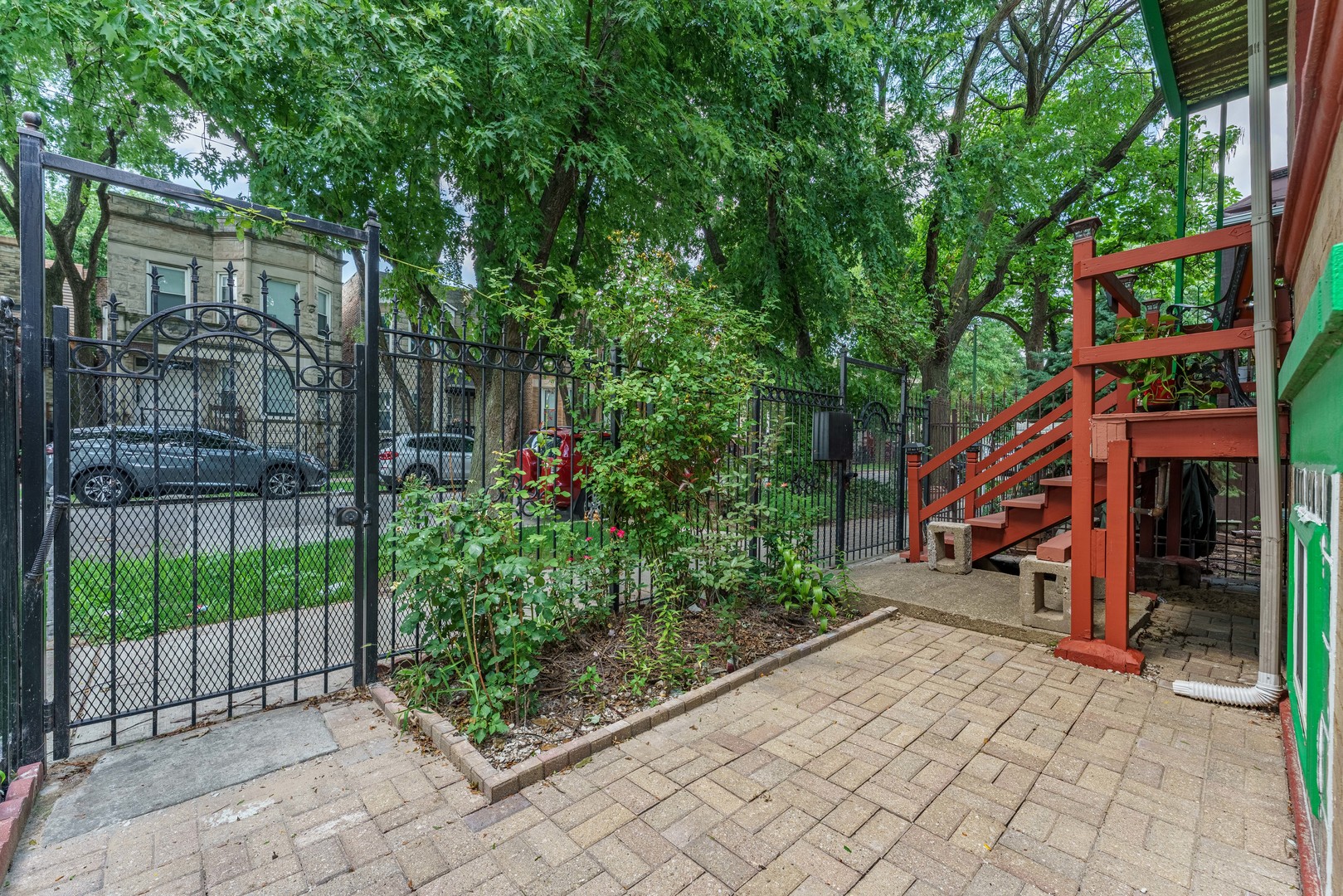 2133 S Trumbull Avenue Property Photo 4