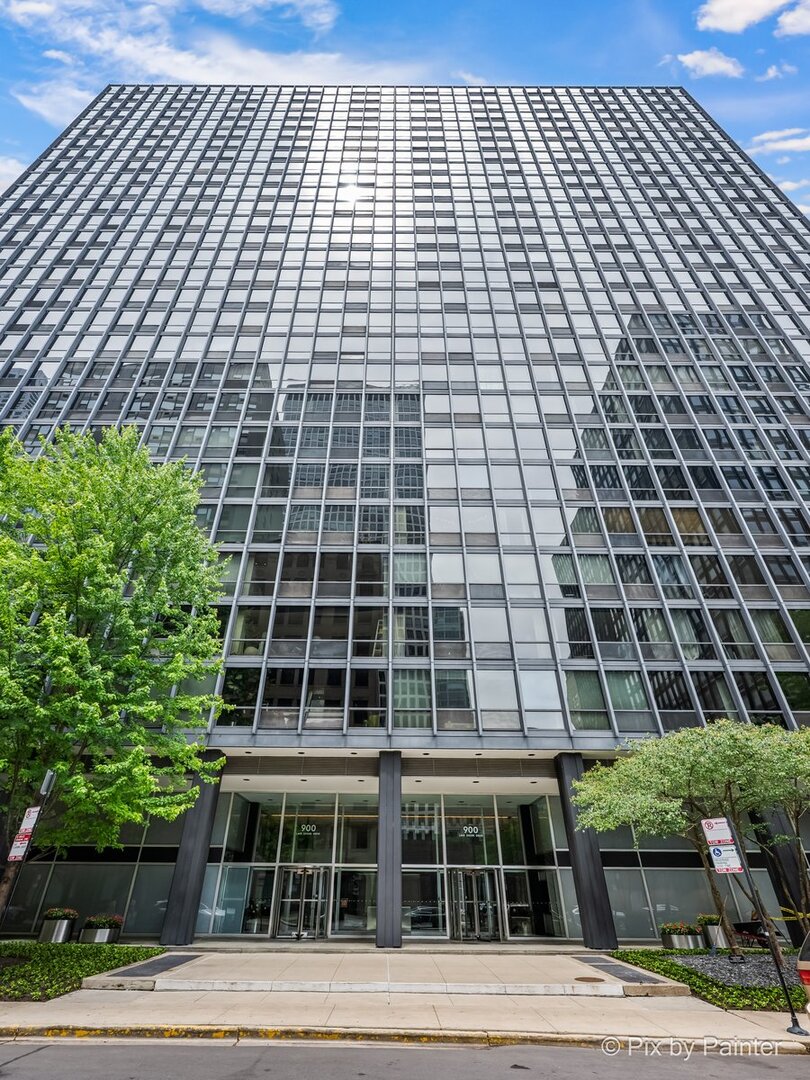 910 N LAKE SHORE Drive 1316 Property Photo 1
