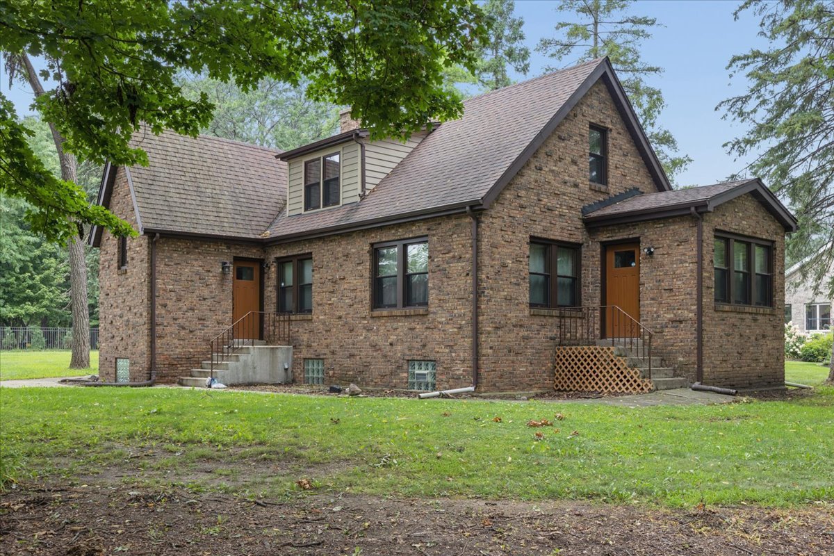 9048 Maple Avenue Property Photo 1