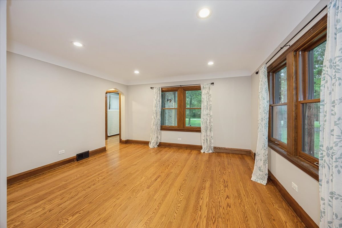 9048 Maple Avenue Property Photo 4