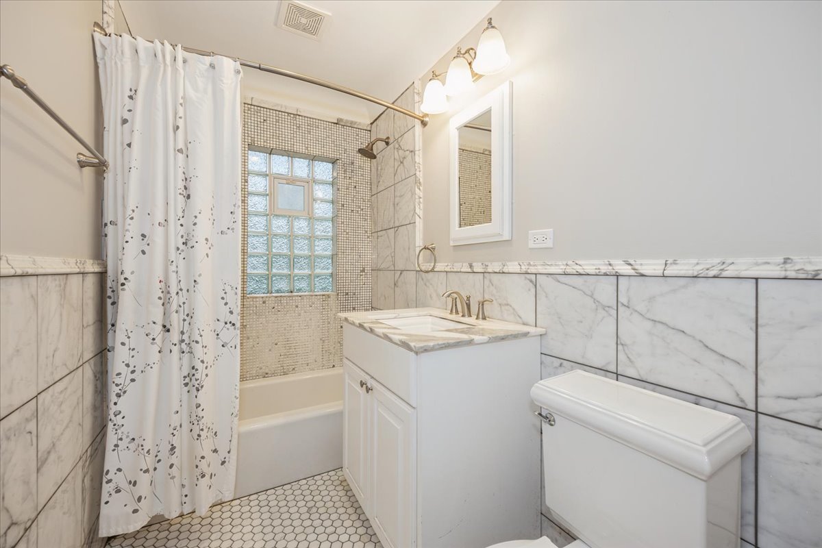 9048 Maple Avenue Property Photo 8