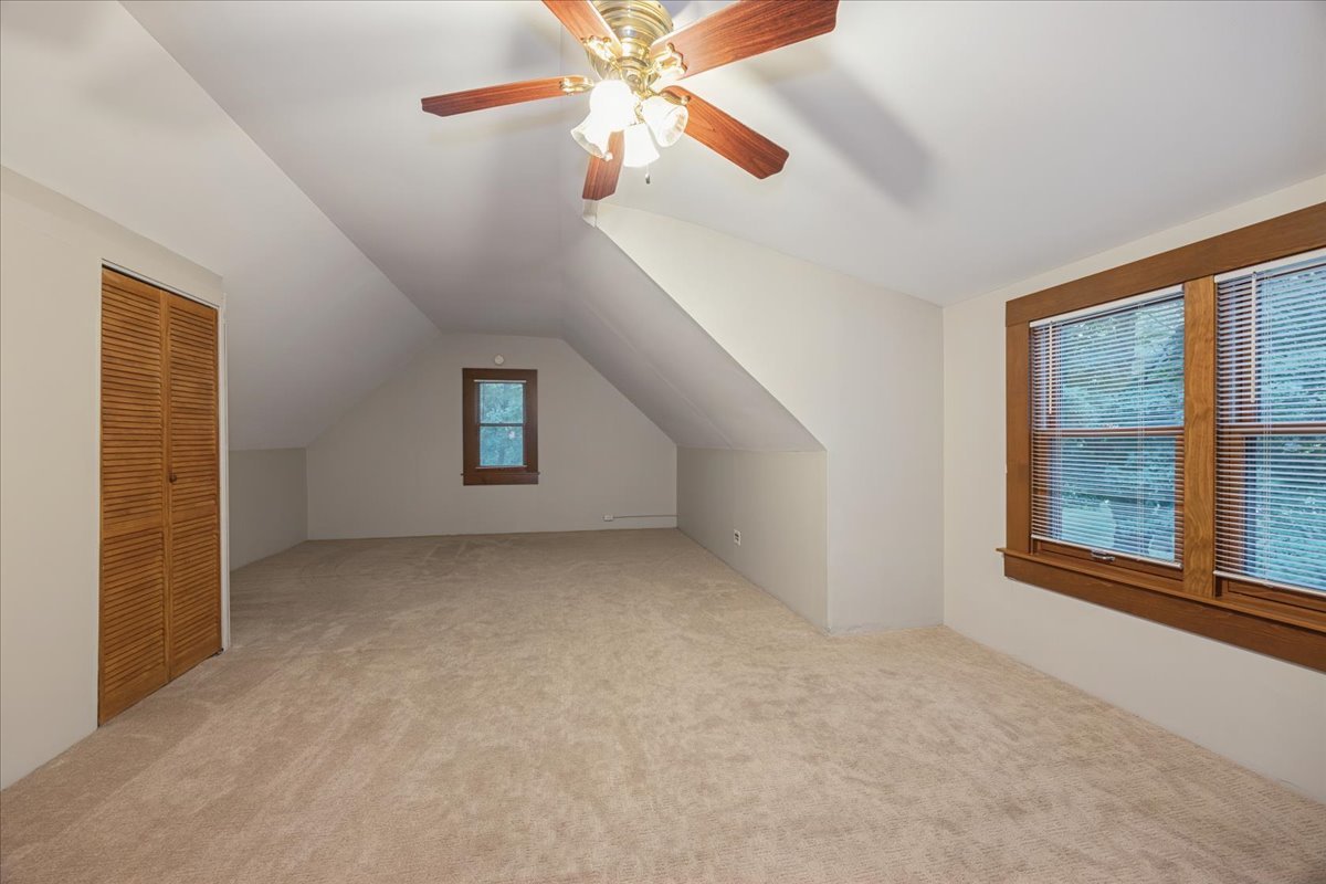 9048 Maple Avenue Property Photo 9
