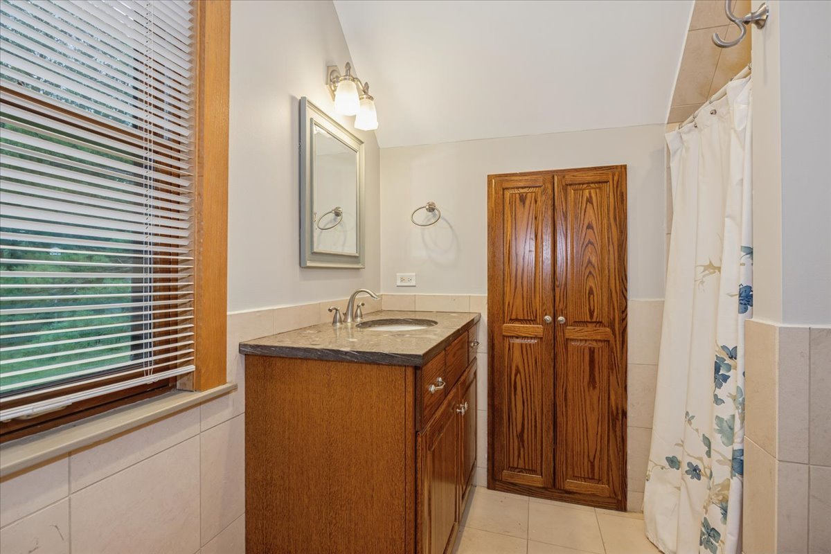 9048 Maple Avenue Property Photo 10