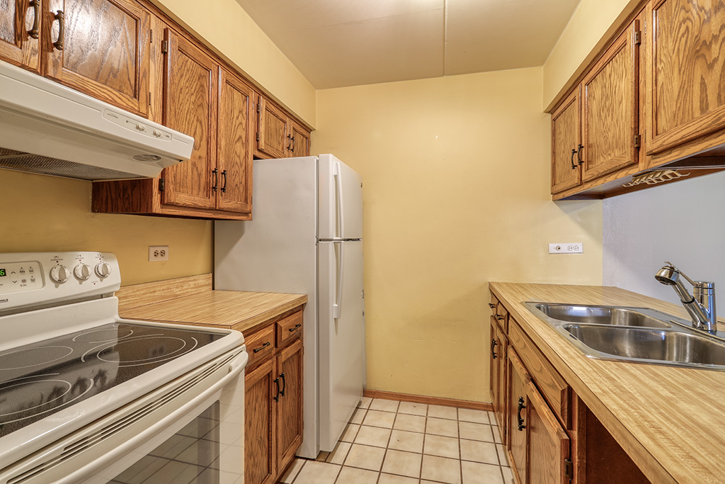 13913 James Drive 1015 Property Photo 6