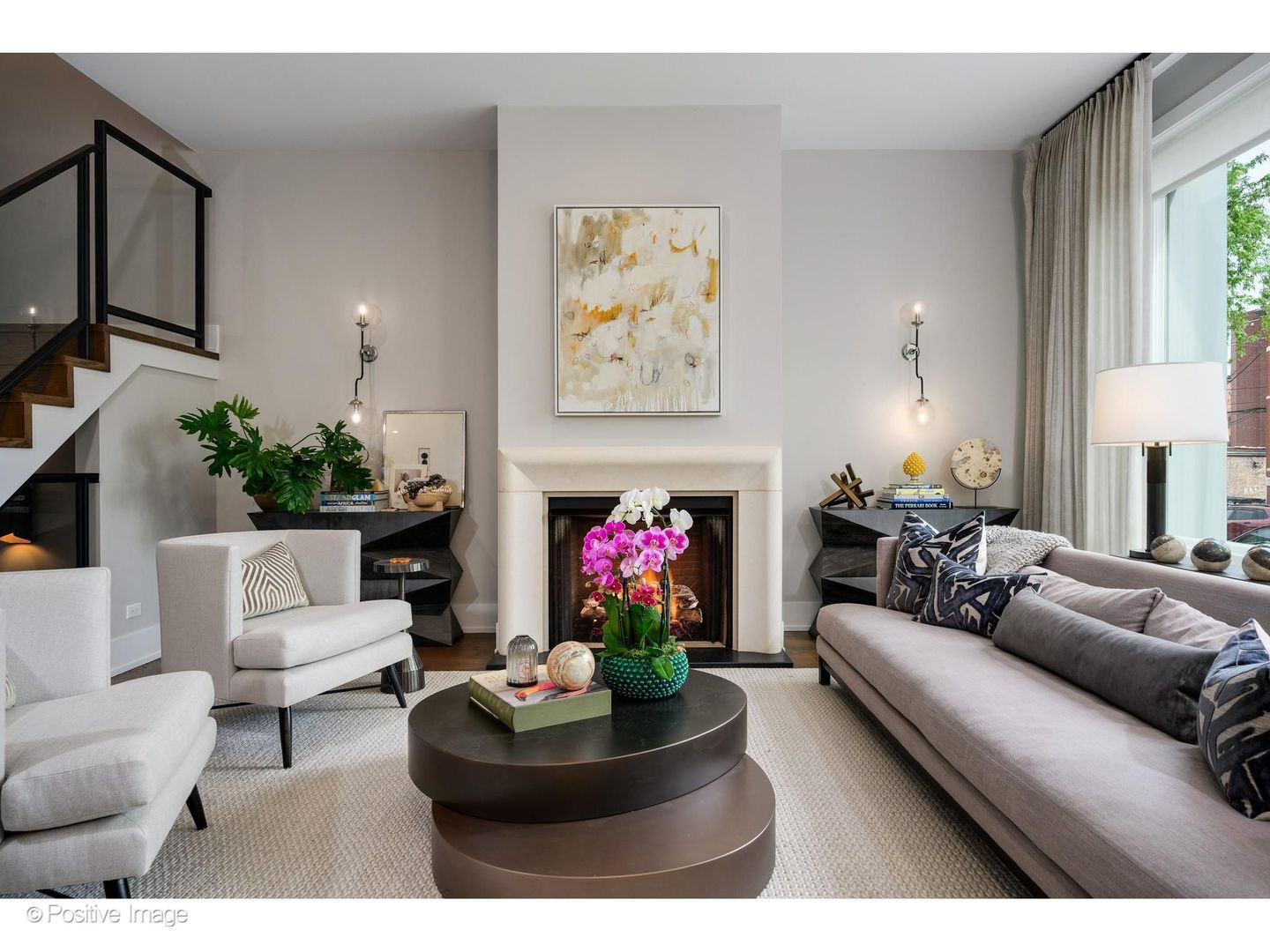 2022 W Moffat Street Property Photo 6