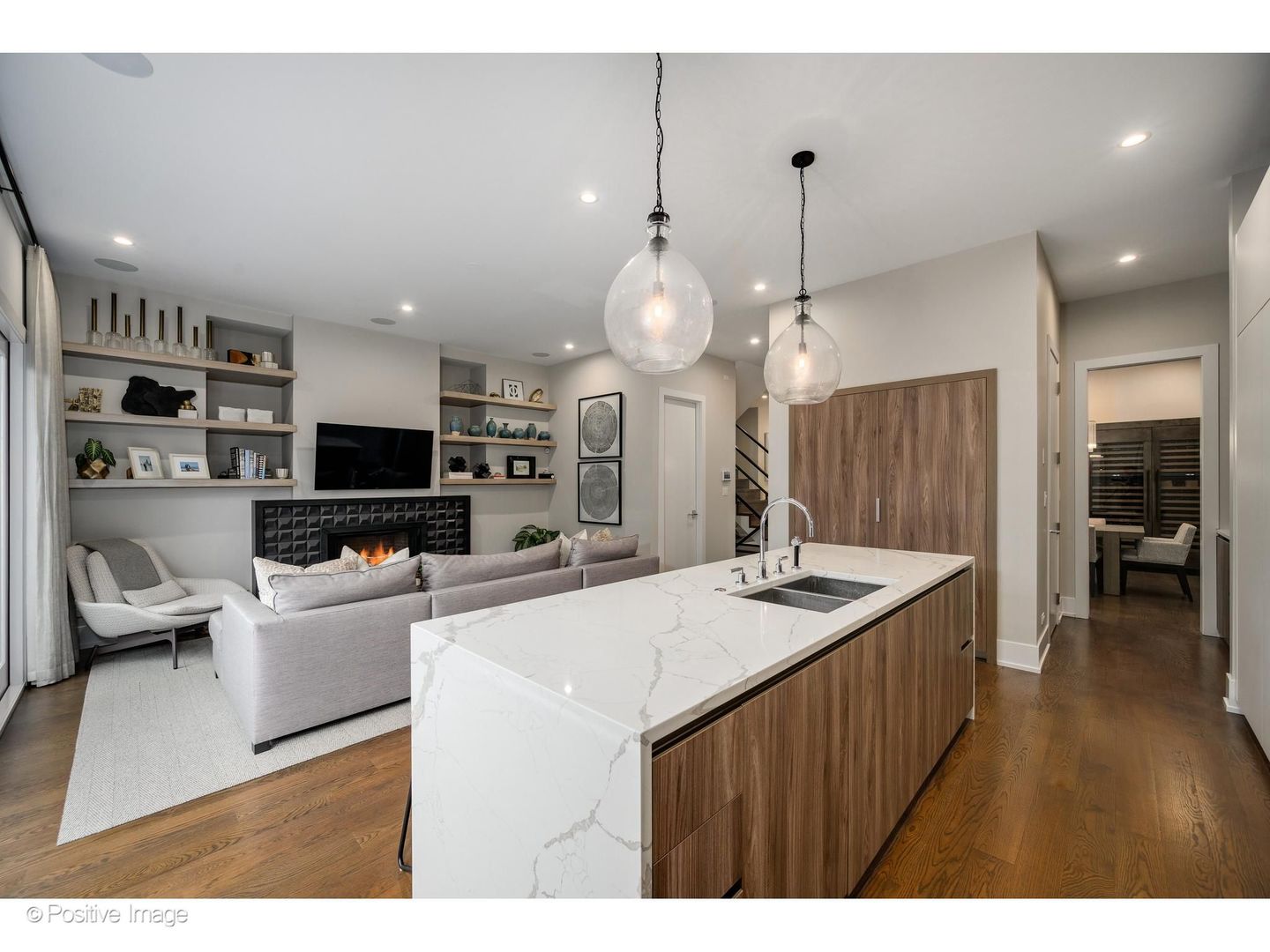 2022 W Moffat Street Property Photo 19