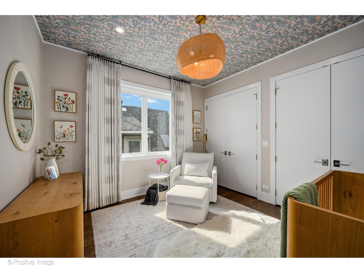 2022 W Moffat Street Property Photo 46