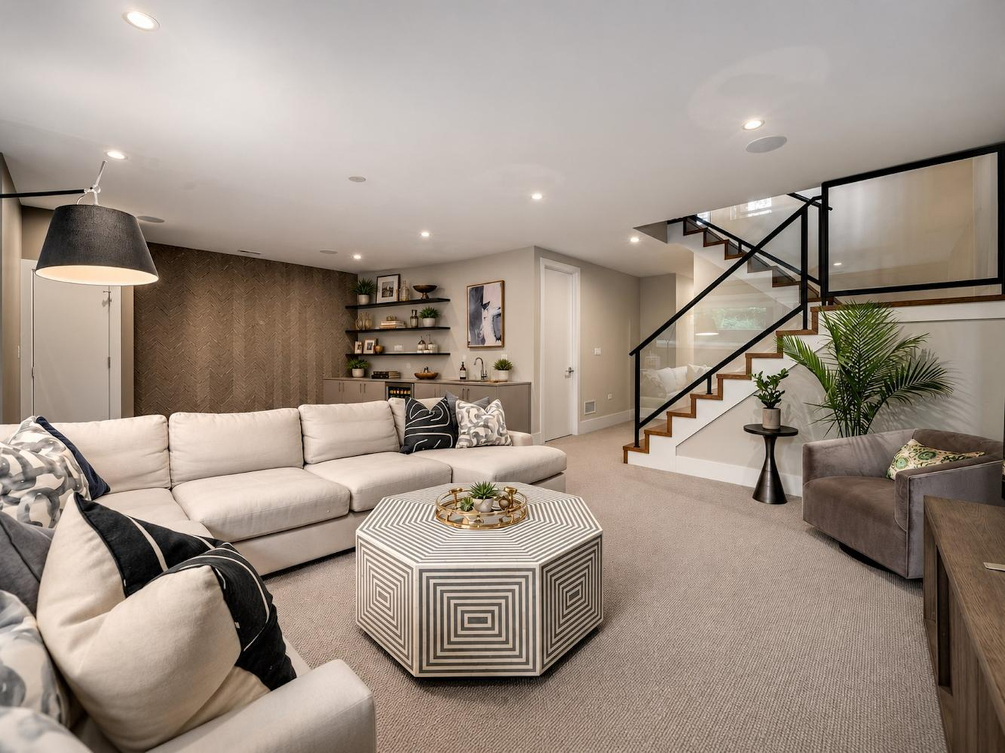 2022 W Moffat Street Property Photo 49