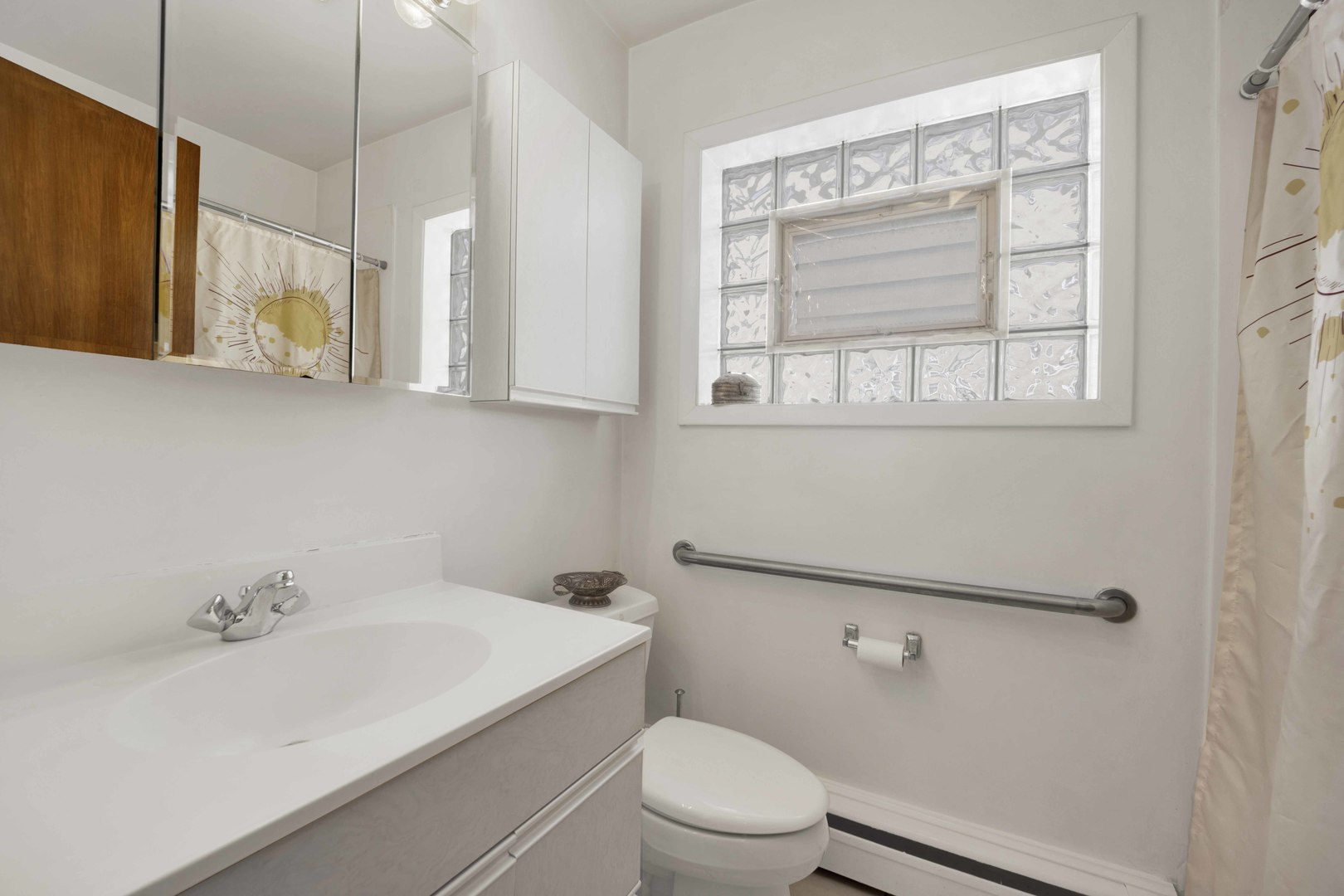 7740 W Belmont Avenue Property Photo 7