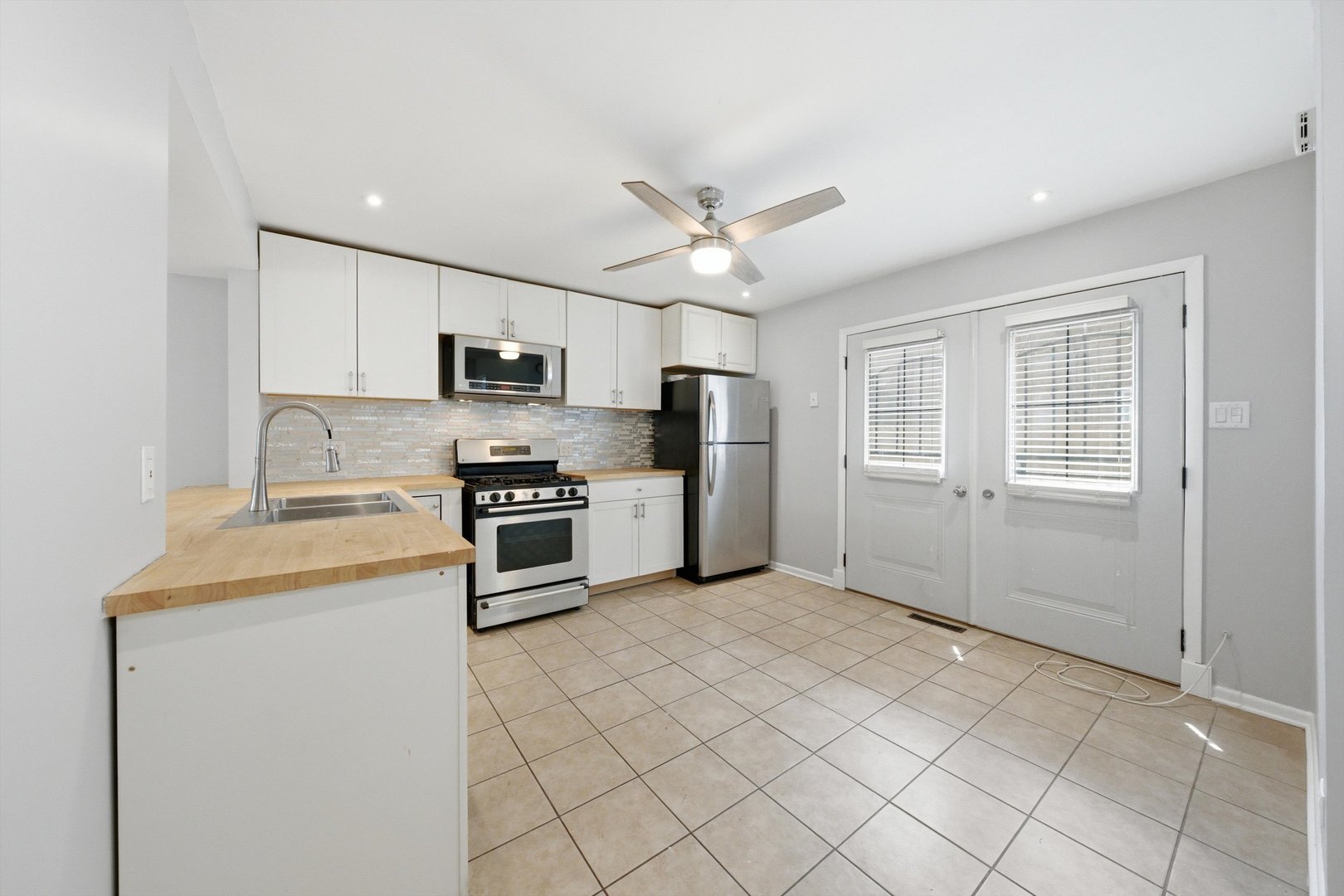 9155 S Cottage Grove Avenue B Property Photo 10