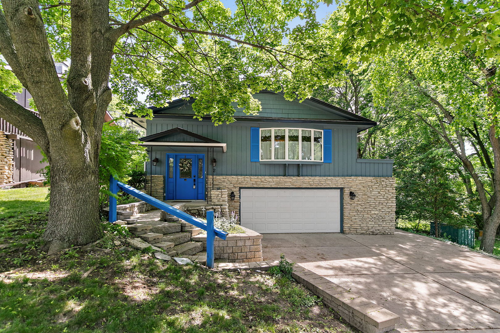 2 Summit Avenue Property Photo 1