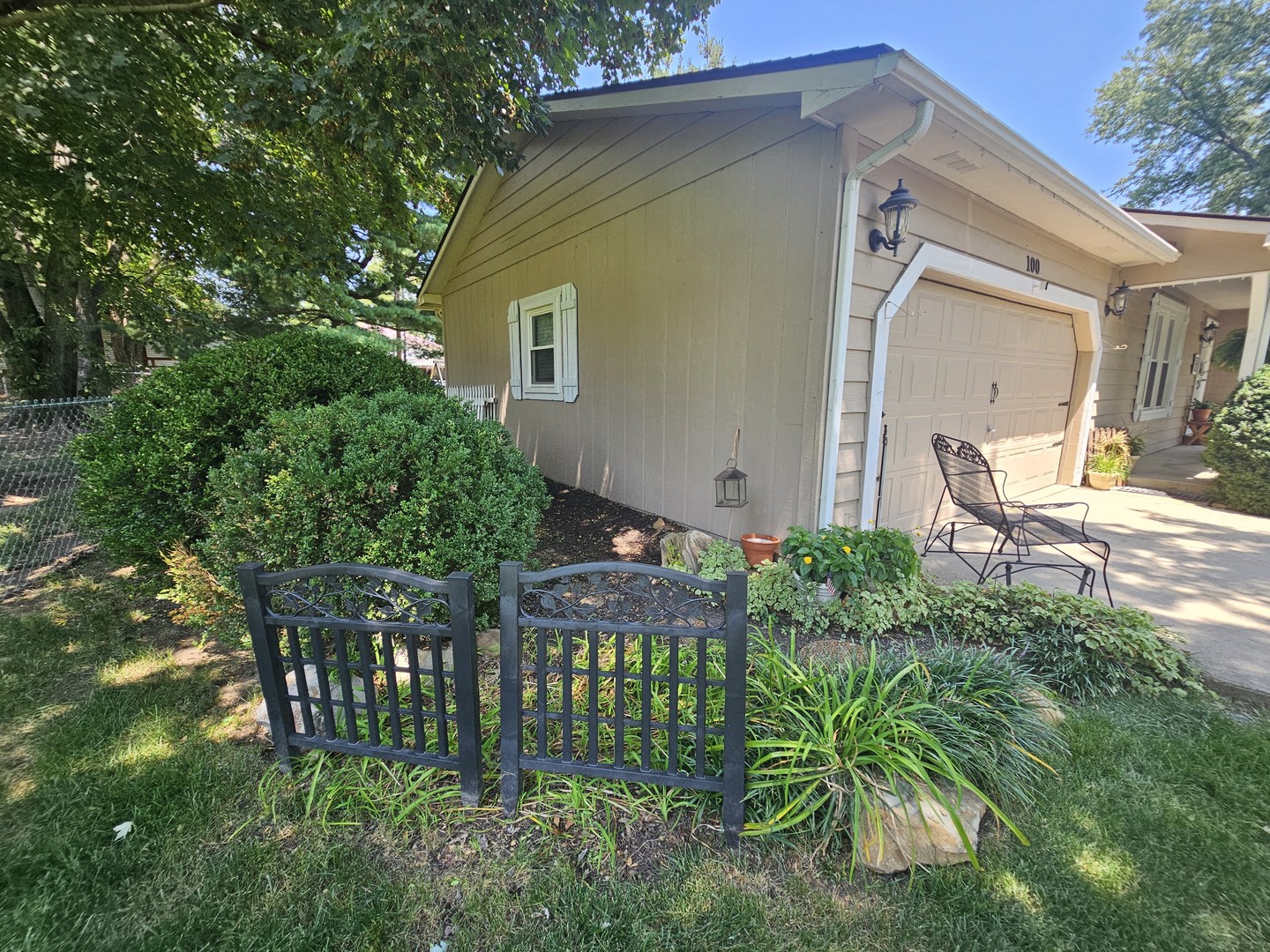 100 Cherry Drive Property Photo 6