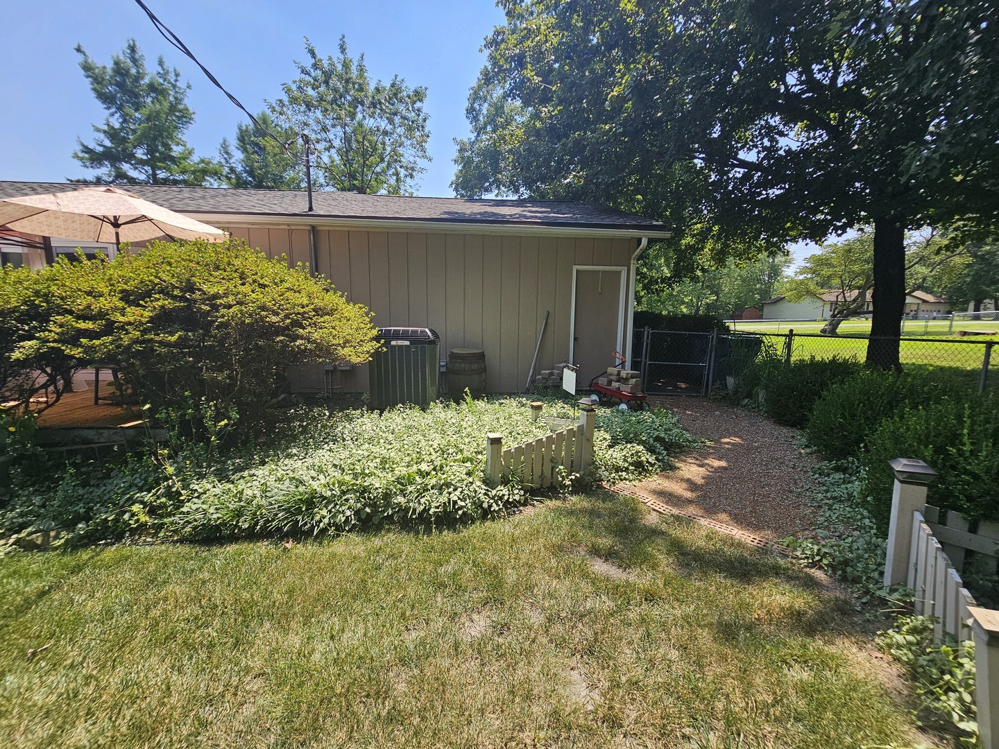 100 Cherry Drive Property Photo 10