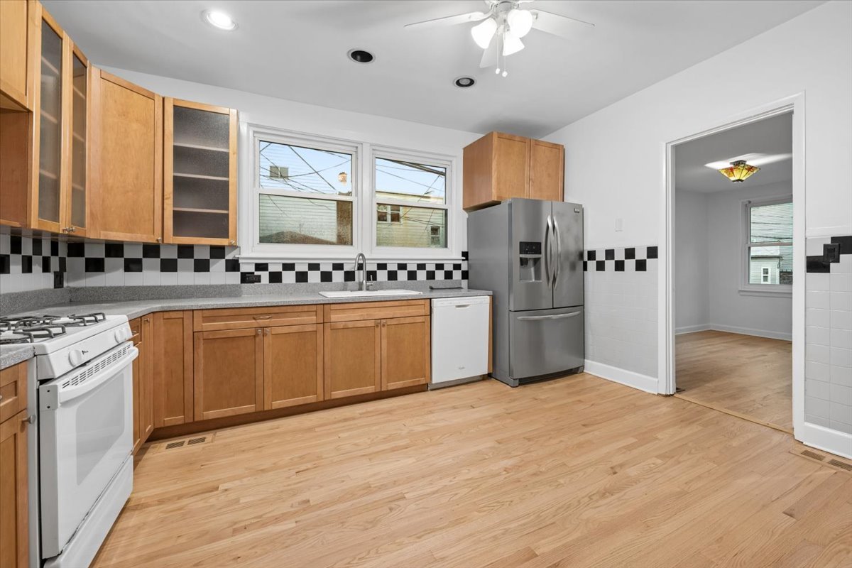 3650 W Oakdale Avenue Property Photo 17
