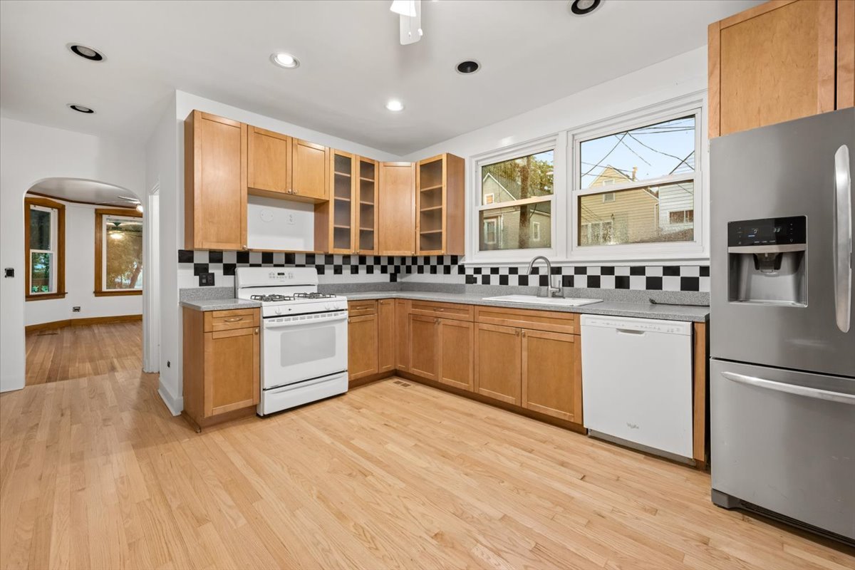 3650 W Oakdale Avenue Property Photo 18