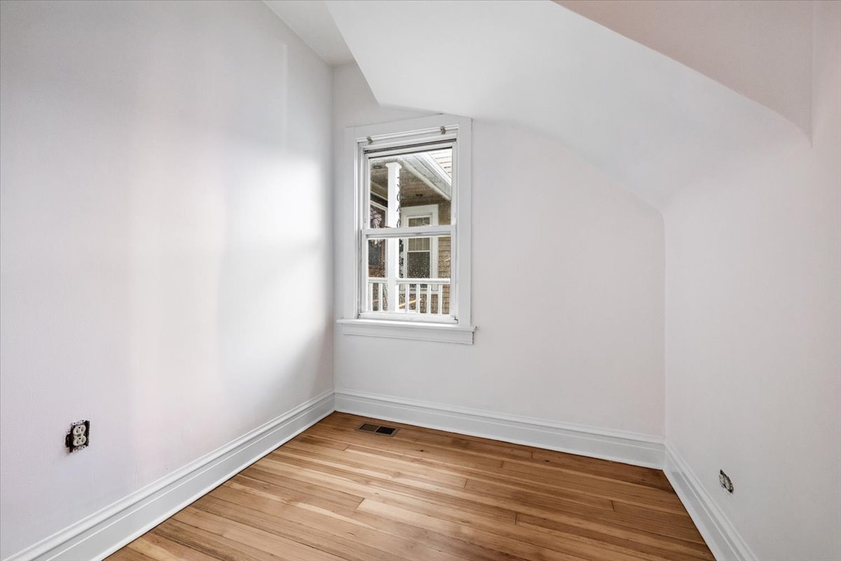 3650 W Oakdale Avenue Property Photo 20