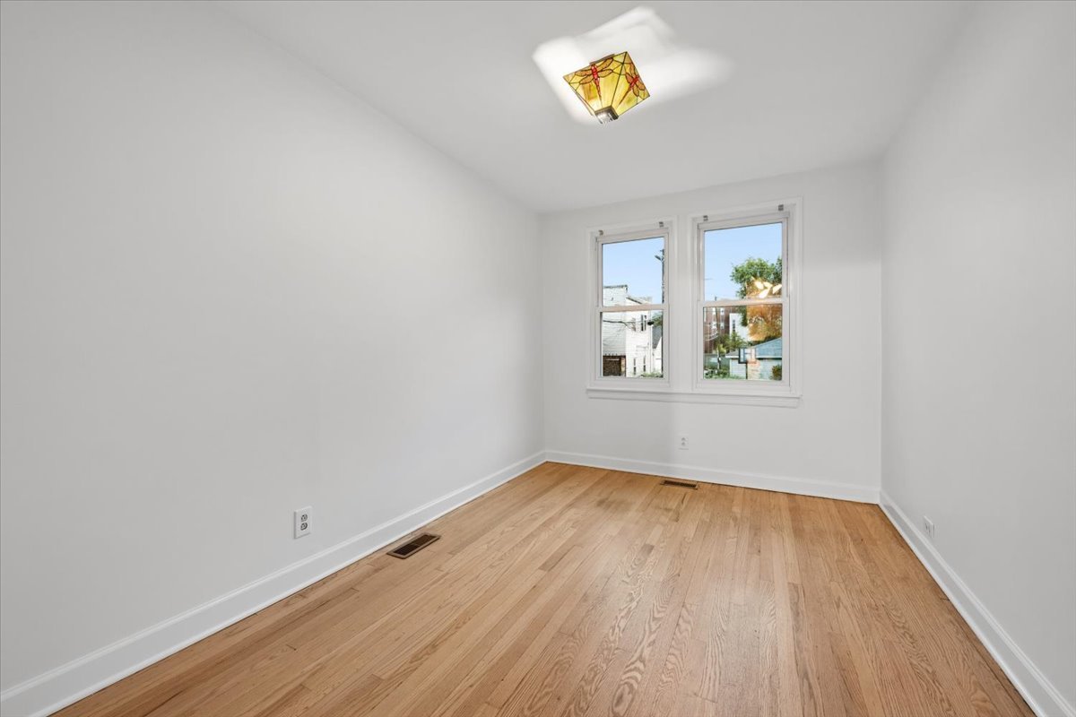 3650 W Oakdale Avenue Property Photo 22