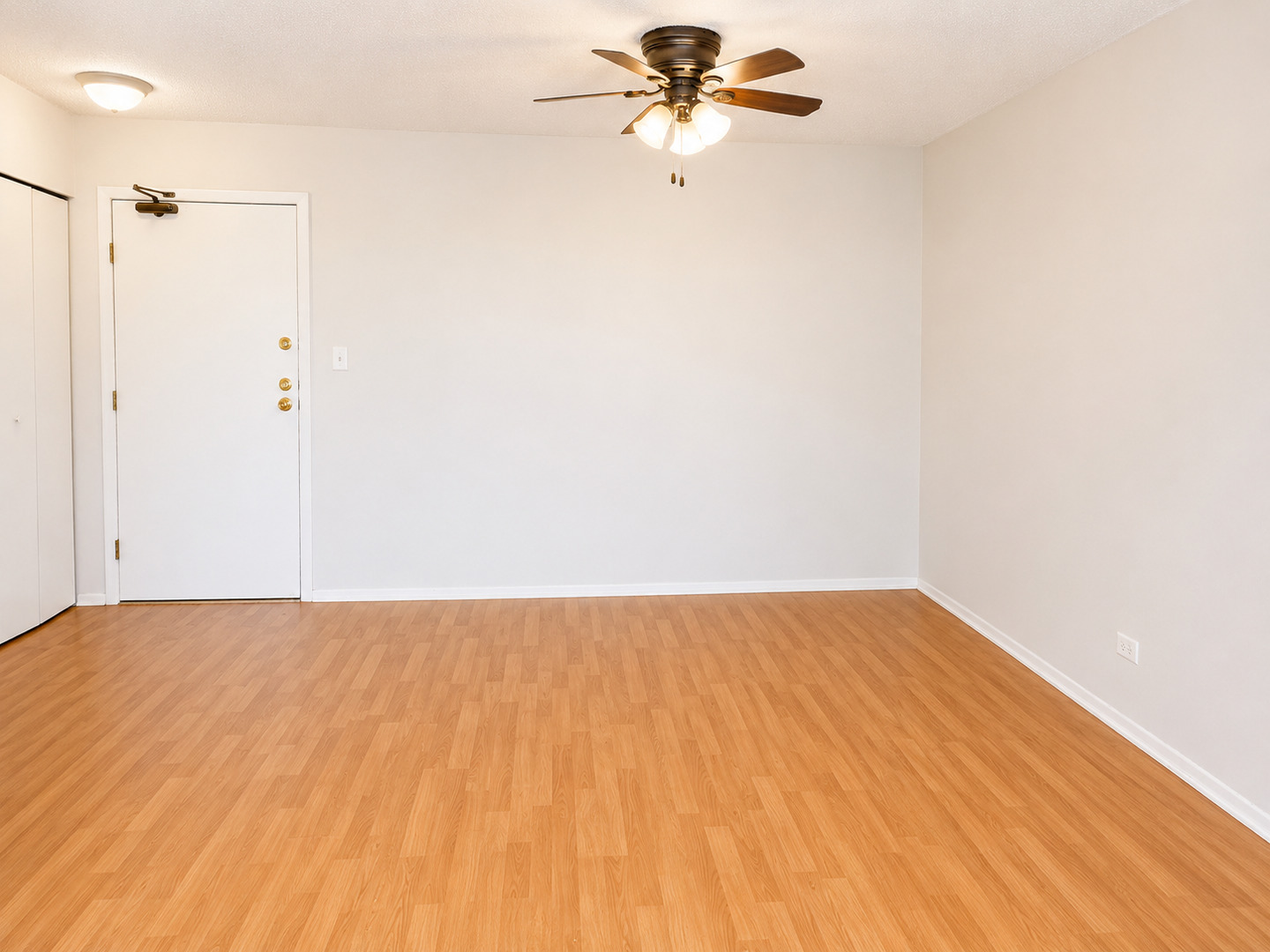 601 W Huntington Commons Road 302 Property Photo 5