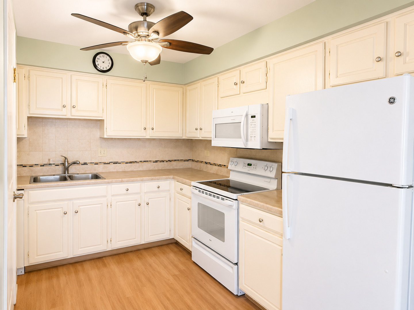 601 W Huntington Commons Road 302 Property Photo 7