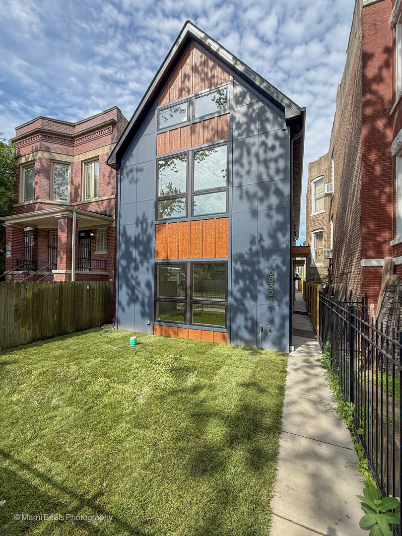 6852 S Langley Avenue Property Photo
