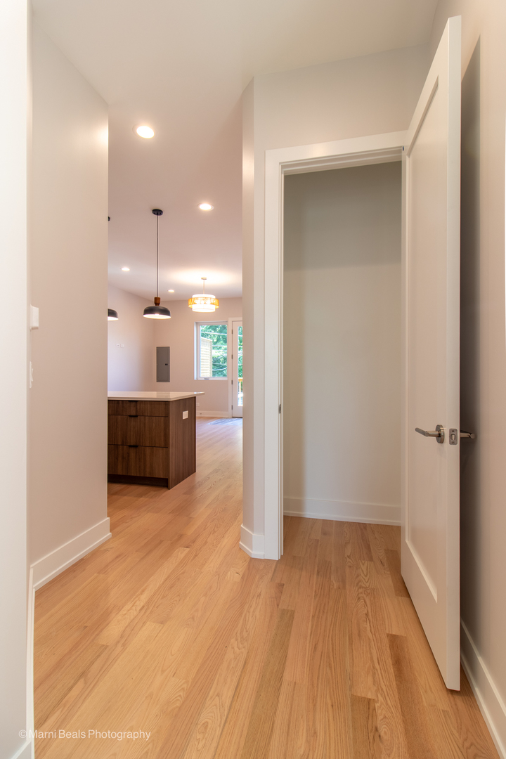 6852 S Langley Avenue Property Photo 10