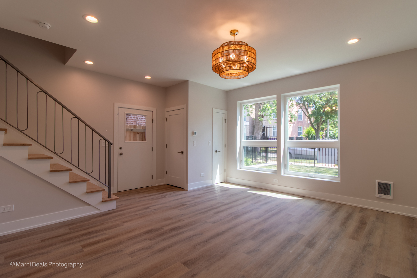 6852 S Langley Avenue Property Photo 13
