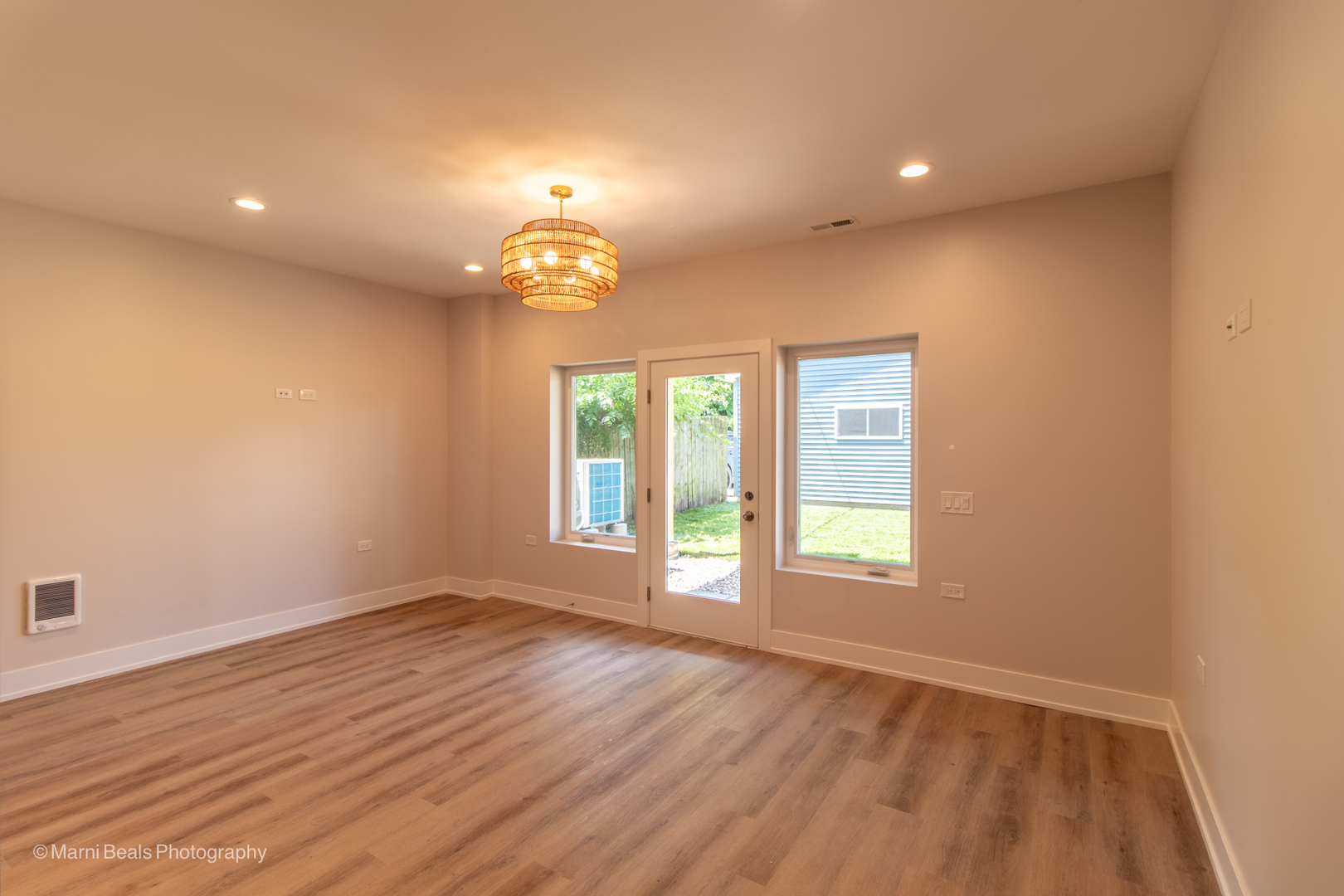 6852 S Langley Avenue Property Photo 28