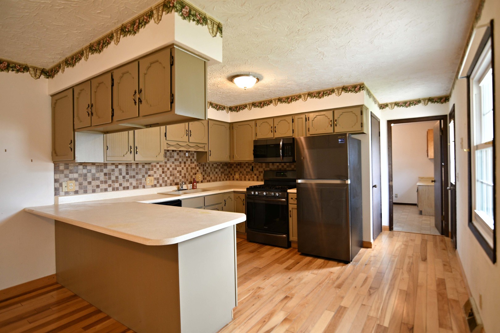 457 Avon Court Property Photo 4