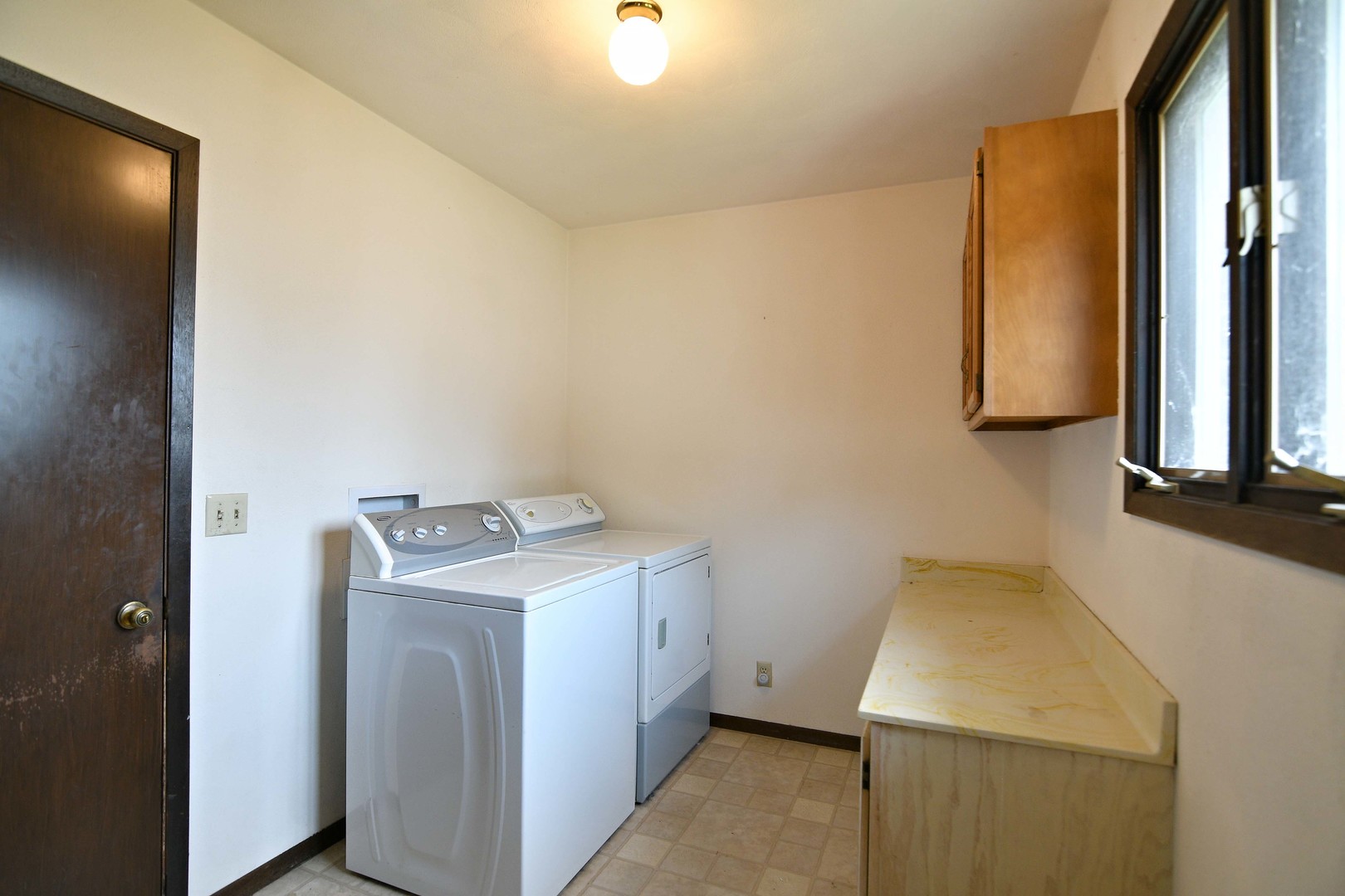 457 Avon Court Property Photo 7