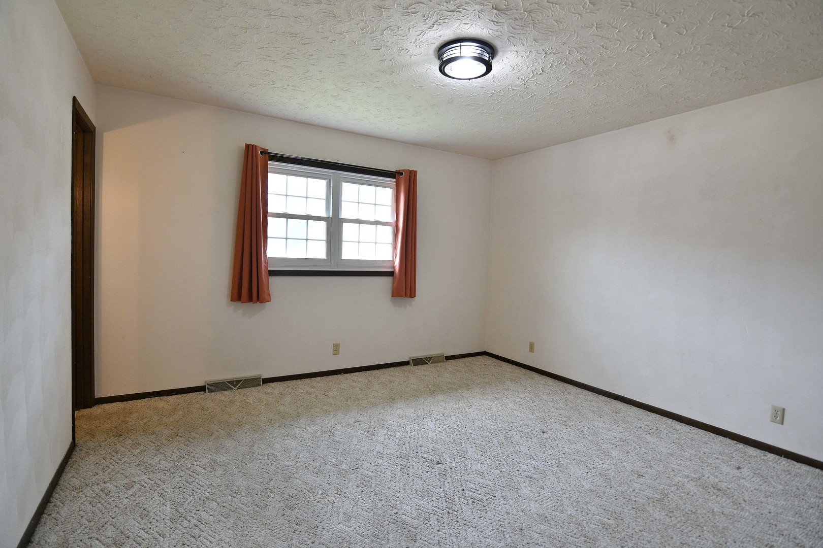 457 Avon Court Property Photo 8