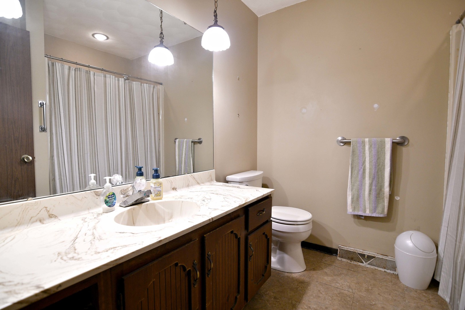 457 Avon Court Property Photo 13